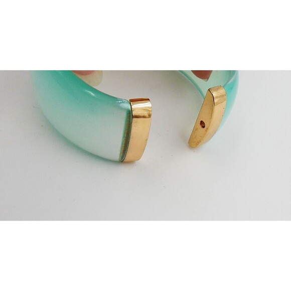 Iridescent Green Lucite Cuff Bangle Bracelet Gold-Tone Spring Closure - Picture 8 of 10